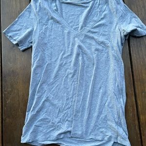 Lululemon Love Tee v neck size 8 gray
